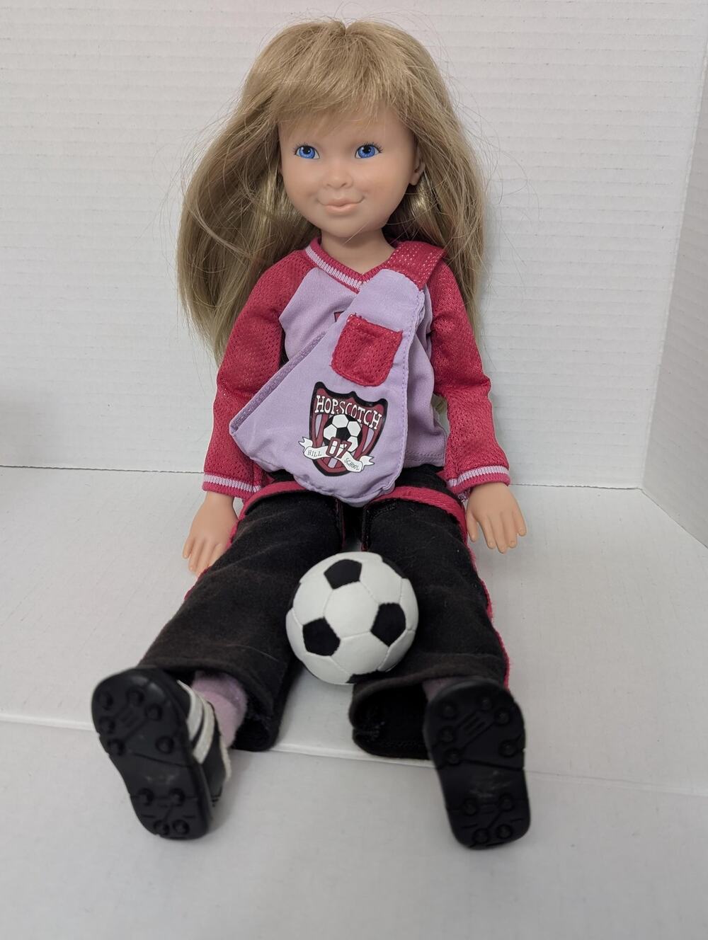 Pleasant Company Hopscotch Hill Gwen Doll American Girl Soccer Outfit 16 In